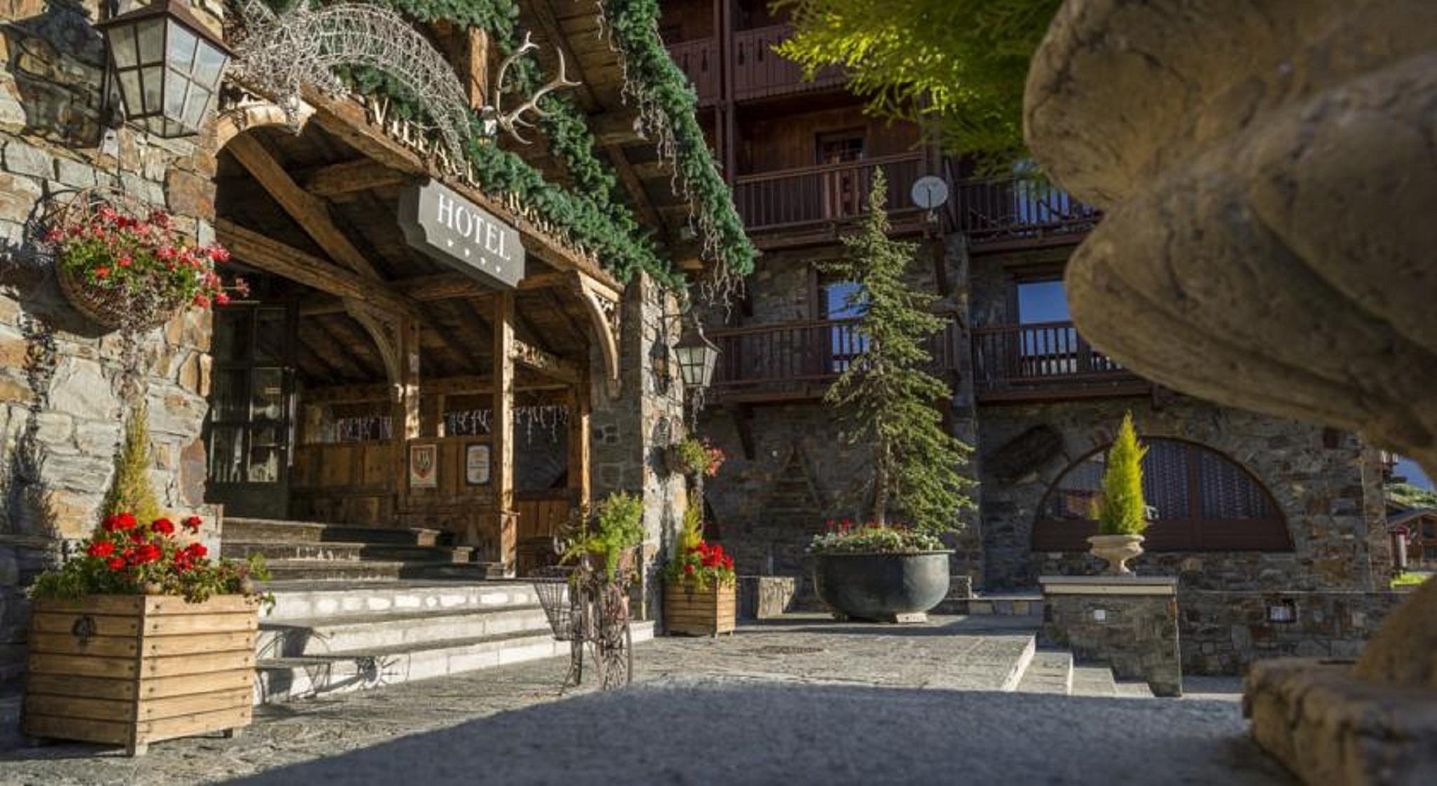 Hotel Village Montana By Les Etincelles Тинь Экстерьер фото